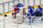 (c) 2014 - Winterclassic, Eishockey, KAC gegen VSV, Wrthersee Stadion Klagenfurt, das Spiel. - Bild zeigt: Oliver Setzinger (KAC), Stefan Bacher, Mario Altmann und Jean-Philippe Lamoureux (VSV). pressefotos, sportfoto, sportfotos, krnten, kaernten, pressefoto, oskar, hher, wolfgang, jannach, sport, wirtschaft, kultur, politik, innenpolitik, auenpolitik, lokal, chronik, fotos, fotografie, fotographie, canon, eos, 1d, mark IV, mark 4, fotopool, powerpixx, hherfoto, hoeherfoto, klagenfurt, villach, wolfsberg, spittal, feldkirchen, vlkermarkt, voelkermarkt, lienz, osttirol, hermagor, archiv, fotoarchiv, photo, photoarchiv, kleine, zeitung, kleinzeitung, ktz, krntner tages zeitung, krntner woche, krntner, woche, kronen zeitung, krone, kronen, zeitung, sportfotographie, sportfotografie, kurier, krntner monat, monatsmagazin, tageszeitung, wochenzeitung, gratiszeitung, fuball, fussball, eishockey, icehockey, tennis, basketball, handball, volleyball, beachvolleyball, schi, ski, ski alpin, ski nordisch, schi nordisch, nordisch, langlaufen, schispringen, skispringen, biathlon