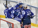 (c) 2014 - Winterclassic, Eishockey, KAC gegen VSV, Wrthersee Stadion Klagenfurt, das Spiel. - Bild zeigt: den Jubel der Spieler des VSV. pressefotos, sportfoto, sportfotos, krnten, kaernten, pressefoto, oskar, hher, wolfgang, jannach, sport, wirtschaft, kultur, politik, innenpolitik, auenpolitik, lokal, chronik, fotos, fotografie, fotographie, canon, eos, 1d, mark IV, mark 4, fotopool, powerpixx, hherfoto, hoeherfoto, klagenfurt, villach, wolfsberg, spittal, feldkirchen, vlkermarkt, voelkermarkt, lienz, osttirol, hermagor, archiv, fotoarchiv, photo, photoarchiv, kleine, zeitung, kleinzeitung, ktz, krntner tages zeitung, krntner woche, krntner, woche, kronen zeitung, krone, kronen, zeitung, sportfotographie, sportfotografie, kurier, krntner monat, monatsmagazin, tageszeitung, wochenzeitung, gratiszeitung, fuball, fussball, eishockey, icehockey, tennis, basketball, handball, volleyball, beachvolleyball, schi, ski, ski alpin, ski nordisch, schi nordisch, nordisch, langlaufen, schispringen, skispringen, biathlon