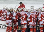 (c) 2014 - Winterclassic, Eishockey, KAC gegen VSV, Wrthersee Stadion Klagenfurt, das Spiel. - Bild zeigt: Trainer Doug Mason (KAC) und Spieler des KAC. pressefotos, sportfoto, sportfotos, krnten, kaernten, pressefoto, oskar, hher, wolfgang, jannach, sport, wirtschaft, kultur, politik, innenpolitik, auenpolitik, lokal, chronik, fotos, fotografie, fotographie, canon, eos, 1d, mark IV, mark 4, fotopool, powerpixx, hherfoto, hoeherfoto, klagenfurt, villach, wolfsberg, spittal, feldkirchen, vlkermarkt, voelkermarkt, lienz, osttirol, hermagor, archiv, fotoarchiv, photo, photoarchiv, kleine, zeitung, kleinzeitung, ktz, krntner tages zeitung, krntner woche, krntner, woche, kronen zeitung, krone, kronen, zeitung, sportfotographie, sportfotografie, kurier, krntner monat, monatsmagazin, tageszeitung, wochenzeitung, gratiszeitung, fuball, fussball, eishockey, icehockey, tennis, basketball, handball, volleyball, beachvolleyball, schi, ski, ski alpin, ski nordisch, schi nordisch, nordisch, langlaufen, schispringen, skispringen, biathlon