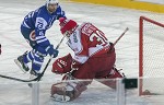 (c) 2014 - Winterclassic, Eishockey, KAC gegen VSV, Wrthersee Stadion Klagenfurt, das Spiel. - Bild zeigt: Darren Haydar (VSV) und Rene Swette (KAC). pressefotos, sportfoto, sportfotos, krnten, kaernten, pressefoto, oskar, hher, wolfgang, jannach, sport, wirtschaft, kultur, politik, innenpolitik, auenpolitik, lokal, chronik, fotos, fotografie, fotographie, canon, eos, 1d, mark IV, mark 4, fotopool, powerpixx, hherfoto, hoeherfoto, klagenfurt, villach, wolfsberg, spittal, feldkirchen, vlkermarkt, voelkermarkt, lienz, osttirol, hermagor, archiv, fotoarchiv, photo, photoarchiv, kleine, zeitung, kleinzeitung, ktz, krntner tages zeitung, krntner woche, krntner, woche, kronen zeitung, krone, kronen, zeitung, sportfotographie, sportfotografie, kurier, krntner monat, monatsmagazin, tageszeitung, wochenzeitung, gratiszeitung, fuball, fussball, eishockey, icehockey, tennis, basketball, handball, volleyball, beachvolleyball, schi, ski, ski alpin, ski nordisch, schi nordisch, nordisch, langlaufen, schispringen, skispringen, biathlon