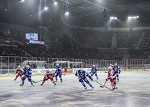 (c) 2015 - Winterclassic, Eishockey, KAC gegen VSV, Wrthersee Stadion Klagenfurt, das Spiel. - Bild zeigt: Stefan Bacher (VSV), Jasopn Desantis (KAC), Geoff Waugh (VSV) und Daniel Ban (KAC). pressefotos, sportfoto, sportfotos, krnten, kaernten, pressefoto, oskar, hher, wolfgang, jannach, sport, wirtschaft, kultur, politik, innenpolitik, auenpolitik, lokal, chronik, fotos, fotografie, fotographie, canon, eos, 1d, mark IV, mark 4, fotopool, powerpixx, hherfoto, hoeherfoto, klagenfurt, villach, wolfsberg, spittal, feldkirchen, vlkermarkt, voelkermarkt, lienz, osttirol, hermagor, archiv, fotoarchiv, photo, photoarchiv, kleine, zeitung, kleinzeitung, ktz, krntner tages zeitung, krntner woche, krntner, woche, kronen zeitung, krone, kronen, zeitung, sportfotographie, sportfotografie, kurier, krntner monat, monatsmagazin, tageszeitung, wochenzeitung, gratiszeitung, fuball, fussball, eishockey, icehockey, tennis, basketball, handball, volleyball, beachvolleyball, schi, ski, ski alpin, ski nordisch, schi nordisch, nordisch, langlaufen, schispringen, skispringen, biathlon