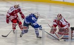 (c) 2015 - Winterclassic, Eishockey, KAC gegen VSV, Wrthersee Stadion Klagenfurt, das Spiel. - Bild zeigt: Mike Siklenka (KAC), Daniel Nageler (VSV) und Rene Swette (KAC). pressefotos, sportfoto, sportfotos, krnten, kaernten, pressefoto, oskar, hher, wolfgang, jannach, sport, wirtschaft, kultur, politik, innenpolitik, auenpolitik, lokal, chronik, fotos, fotografie, fotographie, canon, eos, 1d, mark IV, mark 4, fotopool, powerpixx, hherfoto, hoeherfoto, klagenfurt, villach, wolfsberg, spittal, feldkirchen, vlkermarkt, voelkermarkt, lienz, osttirol, hermagor, archiv, fotoarchiv, photo, photoarchiv, kleine, zeitung, kleinzeitung, ktz, krntner tages zeitung, krntner woche, krntner, woche, kronen zeitung, krone, kronen, zeitung, sportfotographie, sportfotografie, kurier, krntner monat, monatsmagazin, tageszeitung, wochenzeitung, gratiszeitung, fuball, fussball, eishockey, icehockey, tennis, basketball, handball, volleyball, beachvolleyball, schi, ski, ski alpin, ski nordisch, schi nordisch, nordisch, langlaufen, schispringen, skispringen, biathlon