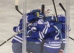 (c) 2015 - Winterclassic, Eishockey, KAC gegen VSV, Wrthersee Stadion Klagenfurt, das Spiel. - Bild zeigt: den Jubel der Spieler des VSV. pressefotos, sportfoto, sportfotos, krnten, kaernten, pressefoto, oskar, hher, wolfgang, jannach, sport, wirtschaft, kultur, politik, innenpolitik, auenpolitik, lokal, chronik, fotos, fotografie, fotographie, canon, eos, 1d, mark IV, mark 4, fotopool, powerpixx, hherfoto, hoeherfoto, klagenfurt, villach, wolfsberg, spittal, feldkirchen, vlkermarkt, voelkermarkt, lienz, osttirol, hermagor, archiv, fotoarchiv, photo, photoarchiv, kleine, zeitung, kleinzeitung, ktz, krntner tages zeitung, krntner woche, krntner, woche, kronen zeitung, krone, kronen, zeitung, sportfotographie, sportfotografie, kurier, krntner monat, monatsmagazin, tageszeitung, wochenzeitung, gratiszeitung, fuball, fussball, eishockey, icehockey, tennis, basketball, handball, volleyball, beachvolleyball, schi, ski, ski alpin, ski nordisch, schi nordisch, nordisch, langlaufen, schispringen, skispringen, biathlon