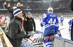 (c) 2015 - Winterclassic, Eishockey, KAC gegen VSV, Wrthersee Stadion Klagenfurt, das Spiel. - Bild zeigt: Trainer Hanno Jrvenp (VSV). pressefotos, sportfoto, sportfotos, krnten, kaernten, pressefoto, oskar, hher, wolfgang, jannach, sport, wirtschaft, kultur, politik, innenpolitik, auenpolitik, lokal, chronik, fotos, fotografie, fotographie, canon, eos, 1d, mark IV, mark 4, fotopool, powerpixx, hherfoto, hoeherfoto, klagenfurt, villach, wolfsberg, spittal, feldkirchen, vlkermarkt, voelkermarkt, lienz, osttirol, hermagor, archiv, fotoarchiv, photo, photoarchiv, kleine, zeitung, kleinzeitung, ktz, krntner tages zeitung, krntner woche, krntner, woche, kronen zeitung, krone, kronen, zeitung, sportfotographie, sportfotografie, kurier, krntner monat, monatsmagazin, tageszeitung, wochenzeitung, gratiszeitung, fuball, fussball, eishockey, icehockey, tennis, basketball, handball, volleyball, beachvolleyball, schi, ski, ski alpin, ski nordisch, schi nordisch, nordisch, langlaufen, schispringen, skispringen, biathlon