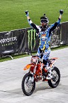 (c) 2015 - Motorsport, Motocross, Freestyle, Masters of Dirt. - Bild zeigt: Szenen aus der Masters of Dirt Show 2015 im Sportpark Klagenfurt. pressefotos, sportfoto, sportfotos, krnten, kaernten, pressefoto, oskar, hher, wolfgang, jannach, sport, wirtschaft, kultur, politik, innenpolitik, auenpolitik, lokal, chronik, fotos, fotografie, fotographie, canon, eos, 1d, mark IV, mark 4, fotopool, powerpixx, hherfoto, hoeherfoto, klagenfurt, villach, wolfsberg, spittal, feldkirchen, vlkermarkt, voelkermarkt, lienz, osttirol, hermagor, archiv, fotoarchiv, photo, photoarchiv, kleine, zeitung, kleinzeitung, ktz, krntner tages zeitung, krntner woche, krntner, woche, kronen zeitung, krone, kronen, zeitung, sportfotographie, sportfotografie, kurier, krntner monat, monatsmagazin, tageszeitung, wochenzeitung, gratiszeitung, fuball, fussball, eishockey, icehockey, tennis, basketball, handball, volleyball, beachvolleyball, schi, ski, ski alpin, ski nordisch, schi nordisch, nordisch, langlaufen, schispringen, skispringen, biathlon