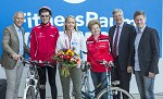 (c) 2016 - Sportpark Klagenfurt, Fitnessraum Wrthersee, Erffnung. - Bild zeigt: Vizebrgermeister Jrgen Pfeiler, Heinz Konrad, Jsamin Ouschan, Kthe Konrad, Landeshauptmann Peter Kaiser und Sportdirektor Arno Arthofer. pressefotos, sportfoto, sportfotos, krnten, kaernten, pressefoto, oskar, hher, wolfgang, jannach, sport, wirtschaft, kultur, politik, innenpolitik, auenpolitik, lokal, chronik, fotos, fotografie, fotographie, canon, eos, 1d, mark IV, mark 4, fotopool, powerpixx, hherfoto, hoeherfoto, klagenfurt, villach, wolfsberg, spittal, feldkirchen, vlkermarkt, voelkermarkt, lienz, osttirol, hermagor, archiv, fotoarchiv, photo, photoarchiv, kleine, zeitung, kleinzeitung, ktz, krntner tages zeitung, krntner woche, krntner, woche, kronen zeitung, krone, kronen, zeitung, sportfotographie, sportfotografie, kurier, krntner monat, monatsmagazin, tageszeitung, wochenzeitung, gratiszeitung, fuball, fussball, eishockey, icehockey, tennis, basketball, handball, volleyball, beachvolleyball, schi, ski, ski alpin, ski nordisch, schi nordisch, nordisch, langlaufen, schispringen, skispringen, biathlon