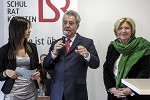 (c) 2015 - Turnier der Nationen, Auftaktspiel sterreich U16 gegen Brasilien U16.  - Bild zeigt: die Moderatorin, Bundesprsident Heinz Fischer (sterreich) und Brgermeisterin Marie Luise Mathiaschitz (Klagenfurt). pressefotos, sportfoto, sportfotos, krnten, kaernten, pressefoto, oskar, hher, wolfgang, jannach, sport, wirtschaft, kultur, politik, innenpolitik, auenpolitik, lokal, chronik, fotos, fotografie, fotographie, canon, eos, 1d, mark IV, mark 4, fotopool, powerpixx, hherfoto, hoeherfoto, klagenfurt, villach, wolfsberg, spittal, feldkirchen, vlkermarkt, voelkermarkt, lienz, osttirol, hermagor, archiv, fotoarchiv, photo, photoarchiv, kleine, zeitung, kleinzeitung, ktz, krntner tages zeitung, krntner woche, krntner, woche, kronen zeitung, krone, kronen, zeitung, sportfotographie, sportfotografie, kurier, krntner monat, monatsmagazin, tageszeitung, wochenzeitung, gratiszeitung, fuball, fussball, eishockey, icehockey, tennis, basketball, handball, volleyball, beachvolleyball, schi, ski, ski alpin, ski nordisch, schi nordisch, nordisch, langlaufen, schispringen, skispringen, biathlon