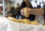 (c) 2015 - Turnier der Nationen, Auftaktspiel sterreich U16 gegen Brasilien U16.  - Bild zeigt: ein Feature vom Buffet. pressefotos, sportfoto, sportfotos, krnten, kaernten, pressefoto, oskar, hher, wolfgang, jannach, sport, wirtschaft, kultur, politik, innenpolitik, auenpolitik, lokal, chronik, fotos, fotografie, fotographie, canon, eos, 1d, mark IV, mark 4, fotopool, powerpixx, hherfoto, hoeherfoto, klagenfurt, villach, wolfsberg, spittal, feldkirchen, vlkermarkt, voelkermarkt, lienz, osttirol, hermagor, archiv, fotoarchiv, photo, photoarchiv, kleine, zeitung, kleinzeitung, ktz, krntner tages zeitung, krntner woche, krntner, woche, kronen zeitung, krone, kronen, zeitung, sportfotographie, sportfotografie, kurier, krntner monat, monatsmagazin, tageszeitung, wochenzeitung, gratiszeitung, fuball, fussball, eishockey, icehockey, tennis, basketball, handball, volleyball, beachvolleyball, schi, ski, ski alpin, ski nordisch, schi nordisch, nordisch, langlaufen, schispringen, skispringen, biathlon