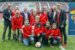 (c) 2016 - Sport, Fuball, Tournament delle Nazioni. - Bild zeigt: die Futsal-Mannschaft von Spittal, Landeshauptmann Peter Kaiser (Krnten) und Sportdirektor Arno Arthofer (Krnten). pressefotos, sportfoto, sportfotos, krnten, kaernten, pressefoto, oskar, hher, wolfgang, jannach, sport, wirtschaft, kultur, politik, innenpolitik, auenpolitik, lokal, chronik, fotos, fotografie, fotographie, canon, eos, 1d, mark IV, mark 4, fotopool, powerpixx, hherfoto, hoeherfoto, klagenfurt, villach, wolfsberg, spittal, feldkirchen, vlkermarkt, voelkermarkt, lienz, osttirol, hermagor, archiv, fotoarchiv, photo, photoarchiv, kleine, zeitung, kleinzeitung, ktz, krntner tages zeitung, krntner woche, krntner, woche, kronen zeitung, krone, kronen, zeitung, sportfotographie, sportfotografie, kurier, krntner monat, monatsmagazin, tageszeitung, wochenzeitung, gratiszeitung, fuball, fussball, eishockey, icehockey, tennis, basketball, handball, volleyball, beachvolleyball, schi, ski, ski alpin, ski nordisch, schi nordisch, nordisch, langlaufen, schispringen, skispringen, biathlon