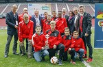 (c) 2016 - Sport, Fuball, Tournament delle Nazioni. - Bild zeigt: die Futsal-Mannschaft von Spittal, Landeshauptmann Peter Kaiser (Krnten) und Sportdirektor Arno Arthofer (Krnten). pressefotos, sportfoto, sportfotos, krnten, kaernten, pressefoto, oskar, hher, wolfgang, jannach, sport, wirtschaft, kultur, politik, innenpolitik, auenpolitik, lokal, chronik, fotos, fotografie, fotographie, canon, eos, 1d, mark IV, mark 4, fotopool, powerpixx, hherfoto, hoeherfoto, klagenfurt, villach, wolfsberg, spittal, feldkirchen, vlkermarkt, voelkermarkt, lienz, osttirol, hermagor, archiv, fotoarchiv, photo, photoarchiv, kleine, zeitung, kleinzeitung, ktz, krntner tages zeitung, krntner woche, krntner, woche, kronen zeitung, krone, kronen, zeitung, sportfotographie, sportfotografie, kurier, krntner monat, monatsmagazin, tageszeitung, wochenzeitung, gratiszeitung, fuball, fussball, eishockey, icehockey, tennis, basketball, handball, volleyball, beachvolleyball, schi, ski, ski alpin, ski nordisch, schi nordisch, nordisch, langlaufen, schispringen, skispringen, biathlon