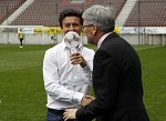 (c) 2016 - Sport, Fuball, Tournament delle Nazioni. - Bild zeigt: den Kapitn der Austria Klagenfurt U15 und Landeshauptmann Peter Kaiser (Krnten). pressefotos, sportfoto, sportfotos, krnten, kaernten, pressefoto, oskar, hher, wolfgang, jannach, sport, wirtschaft, kultur, politik, innenpolitik, auenpolitik, lokal, chronik, fotos, fotografie, fotographie, canon, eos, 1d, mark IV, mark 4, fotopool, powerpixx, hherfoto, hoeherfoto, klagenfurt, villach, wolfsberg, spittal, feldkirchen, vlkermarkt, voelkermarkt, lienz, osttirol, hermagor, archiv, fotoarchiv, photo, photoarchiv, kleine, zeitung, kleinzeitung, ktz, krntner tages zeitung, krntner woche, krntner, woche, kronen zeitung, krone, kronen, zeitung, sportfotographie, sportfotografie, kurier, krntner monat, monatsmagazin, tageszeitung, wochenzeitung, gratiszeitung, fuball, fussball, eishockey, icehockey, tennis, basketball, handball, volleyball, beachvolleyball, schi, ski, ski alpin, ski nordisch, schi nordisch, nordisch, langlaufen, schispringen, skispringen, biathlon