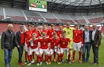 (c) 2016 - Sport, Fuball, Tournament delle Nazioni. - Bild zeigt: Brgermeister Walter Hartlieb (Ktschach-Mauthen), Sportdirektor Arno Arthofer (Krnten), die Mannschaft von sterreich, Prsident Klaus Mitterdorfer (KFV) und Vizebrgermeister Jrgen Pfeiler (Klagenfurt). pressefotos, sportfoto, sportfotos, krnten, kaernten, pressefoto, oskar, hher, wolfgang, jannach, sport, wirtschaft, kultur, politik, innenpolitik, auenpolitik, lokal, chronik, fotos, fotografie, fotographie, canon, eos, 1d, mark IV, mark 4, fotopool, powerpixx, hherfoto, hoeherfoto, klagenfurt, villach, wolfsberg, spittal, feldkirchen, vlkermarkt, voelkermarkt, lienz, osttirol, hermagor, archiv, fotoarchiv, photo, photoarchiv, kleine, zeitung, kleinzeitung, ktz, krntner tages zeitung, krntner woche, krntner, woche, kronen zeitung, krone, kronen, zeitung, sportfotographie, sportfotografie, kurier, krntner monat, monatsmagazin, tageszeitung, wochenzeitung, gratiszeitung, fuball, fussball, eishockey, icehockey, tennis, basketball, handball, volleyball, beachvolleyball, schi, ski, ski alpin, ski nordisch, schi nordisch, nordisch, langlaufen, schispringen, skispringen, biathlon