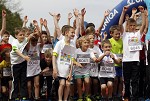 (c) 2015 - Sportpark Klagenfurt, Kids Run. - Bild zeigt: Teilnehmer. pressefotos, sportfoto, sportfotos, krnten, kaernten, pressefoto, oskar, hher, wolfgang, jannach, sport, wirtschaft, kultur, politik, innenpolitik, auenpolitik, lokal, chronik, fotos, fotografie, fotographie, canon, eos, 1d, mark IV, mark 4, fotopool, powerpixx, hherfoto, hoeherfoto, klagenfurt, villach, wolfsberg, spittal, feldkirchen, vlkermarkt, voelkermarkt, lienz, osttirol, hermagor, archiv, fotoarchiv, photo, photoarchiv, kleine, zeitung, kleinzeitung, ktz, krntner tages zeitung, krntner woche, krntner, woche, kronen zeitung, krone, kronen, zeitung, sportfotographie, sportfotografie, kurier, krntner monat, monatsmagazin, tageszeitung, wochenzeitung, gratiszeitung, fuball, fussball, eishockey, icehockey, tennis, basketball, handball, volleyball, beachvolleyball, schi, ski, ski alpin, ski nordisch, schi nordisch, nordisch, langlaufen, schispringen, skispringen, biathlon