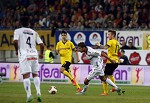 (c) 2015 - Sportpark Klagenfurt, Fuball-Euroleague Qualifikation, 3. Runde, WAC gegen Dortmund. - Bild zeigt: Jonas Hofmann (Borussia Dortmund), Boris Httenbrenner (RZ Pellets WAC) und Marco Reus (Borussia Dortmund). pressefotos, sportfoto, sportfotos, krnten, kaernten, pressefoto, oskar, hher, wolfgang, jannach, sport, wirtschaft, kultur, politik, innenpolitik, auenpolitik, lokal, chronik, fotos, fotografie, fotographie, canon, eos, 1d, mark IV, mark 4, fotopool, powerpixx, hherfoto, hoeherfoto, klagenfurt, villach, wolfsberg, spittal, feldkirchen, vlkermarkt, voelkermarkt, lienz, osttirol, hermagor, archiv, fotoarchiv, photo, photoarchiv, kleine, zeitung, kleinzeitung, ktz, krntner tages zeitung, krntner woche, krntner, woche, kronen zeitung, krone, kronen, zeitung, sportfotographie, sportfotografie, kurier, krntner monat, monatsmagazin, tageszeitung, wochenzeitung, gratiszeitung, fuball, fussball, eishockey, icehockey, tennis, basketball, handball, volleyball, beachvolleyball, schi, ski, ski alpin, ski nordisch, schi nordisch, nordisch, langlaufen, schispringen, skispringen, biathlon