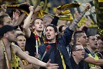 (c) 2015 - Sportpark Klagenfurt, Fuball-Euroleague Qualifikation, 3. Runde, WAC gegen Dortmund. - Bild zeigt: Fans. pressefotos, sportfoto, sportfotos, krnten, kaernten, pressefoto, oskar, hher, wolfgang, jannach, sport, wirtschaft, kultur, politik, innenpolitik, auenpolitik, lokal, chronik, fotos, fotografie, fotographie, canon, eos, 1d, mark IV, mark 4, fotopool, powerpixx, hherfoto, hoeherfoto, klagenfurt, villach, wolfsberg, spittal, feldkirchen, vlkermarkt, voelkermarkt, lienz, osttirol, hermagor, archiv, fotoarchiv, photo, photoarchiv, kleine, zeitung, kleinzeitung, ktz, krntner tages zeitung, krntner woche, krntner, woche, kronen zeitung, krone, kronen, zeitung, sportfotographie, sportfotografie, kurier, krntner monat, monatsmagazin, tageszeitung, wochenzeitung, gratiszeitung, fuball, fussball, eishockey, icehockey, tennis, basketball, handball, volleyball, beachvolleyball, schi, ski, ski alpin, ski nordisch, schi nordisch, nordisch, langlaufen, schispringen, skispringen, biathlon