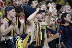 (c) 2015 - Sportpark Klagenfurt, Fuball-Euroleague Qualifikation, 3. Runde, WAC gegen Dortmund. - Bild zeigt: Fans. pressefotos, sportfoto, sportfotos, krnten, kaernten, pressefoto, oskar, hher, wolfgang, jannach, sport, wirtschaft, kultur, politik, innenpolitik, auenpolitik, lokal, chronik, fotos, fotografie, fotographie, canon, eos, 1d, mark IV, mark 4, fotopool, powerpixx, hherfoto, hoeherfoto, klagenfurt, villach, wolfsberg, spittal, feldkirchen, vlkermarkt, voelkermarkt, lienz, osttirol, hermagor, archiv, fotoarchiv, photo, photoarchiv, kleine, zeitung, kleinzeitung, ktz, krntner tages zeitung, krntner woche, krntner, woche, kronen zeitung, krone, kronen, zeitung, sportfotographie, sportfotografie, kurier, krntner monat, monatsmagazin, tageszeitung, wochenzeitung, gratiszeitung, fuball, fussball, eishockey, icehockey, tennis, basketball, handball, volleyball, beachvolleyball, schi, ski, ski alpin, ski nordisch, schi nordisch, nordisch, langlaufen, schispringen, skispringen, biathlon