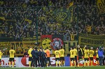 (c) 2015 - Sportpark Klagenfurt, Fuball-Euroleague Qualifikation, 3. Runde, WAC gegen Dortmund. - Bild zeigt: die Spieler von Dortmund und ihre Fans. pressefotos, sportfoto, sportfotos, krnten, kaernten, pressefoto, oskar, hher, wolfgang, jannach, sport, wirtschaft, kultur, politik, innenpolitik, auenpolitik, lokal, chronik, fotos, fotografie, fotographie, canon, eos, 1d, mark IV, mark 4, fotopool, powerpixx, hherfoto, hoeherfoto, klagenfurt, villach, wolfsberg, spittal, feldkirchen, vlkermarkt, voelkermarkt, lienz, osttirol, hermagor, archiv, fotoarchiv, photo, photoarchiv, kleine, zeitung, kleinzeitung, ktz, krntner tages zeitung, krntner woche, krntner, woche, kronen zeitung, krone, kronen, zeitung, sportfotographie, sportfotografie, kurier, krntner monat, monatsmagazin, tageszeitung, wochenzeitung, gratiszeitung, fuball, fussball, eishockey, icehockey, tennis, basketball, handball, volleyball, beachvolleyball, schi, ski, ski alpin, ski nordisch, schi nordisch, nordisch, langlaufen, schispringen, skispringen, biathlon