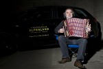 (c) 2010 - Fahrschule Alpenland, Teamshooting. - Bild zeigt: einen Fahrlehrer pressefotos, sportfoto, sportfotos, k�rnten, kaernten, pressefoto, oskar, h�her, wolfgang, jannach, sport, wirtschaft, kultur, politik, innenpolitik, au�enpolitik, lokal, chronik, fotos, fotografie, fotographie, canon, eos, 1d, mark IV, mark 4, fotopool, powerpixx, h�herfoto, hoeherfoto, klagenfurt, villach, wolfsberg, spittal, feldkirchen, v�lkermarkt, voelkermarkt, lienz, osttirol, hermagor, archiv, fotoarchiv, photo, photoarchiv, kleine, zeitung, kleinzeitung, ktz, k�rntner tages zeitung, k�rntner woche, k�rntner, woche, kronen zeitung, krone, kronen, zeitung, sportfotographie, sportfotografie, kurier, k�rntner monat, monatsmagazin, tageszeitung, wochenzeitung, gratiszeitung, fu�ball, fussball, eishockey, icehockey, tennis, basketball, handball, volleyball, beachvolleyball, schi, ski, ski alpin, ski nordisch, schi nordisch, nordisch, langlaufen, schispringen, skispringen, biathlon